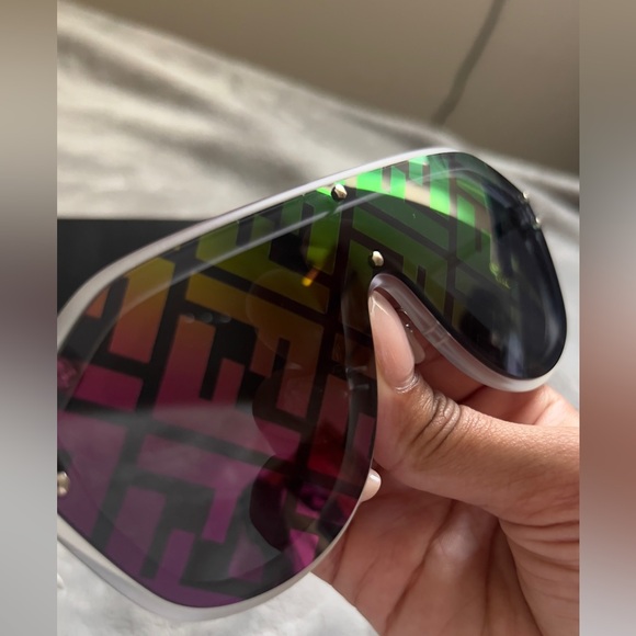Fendi monogram Fabulous Shield Sunglasses FF
M0039/G/S Multicolor NEVER WORN❗️ - Picture 3 of 9